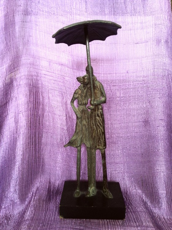 風雨同路 銅雕 | JCR Collections