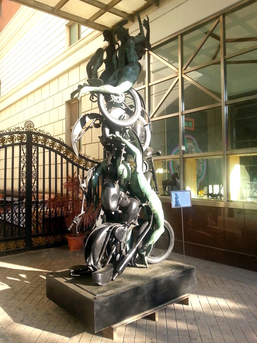 台中的一天-街上銅雕(2)