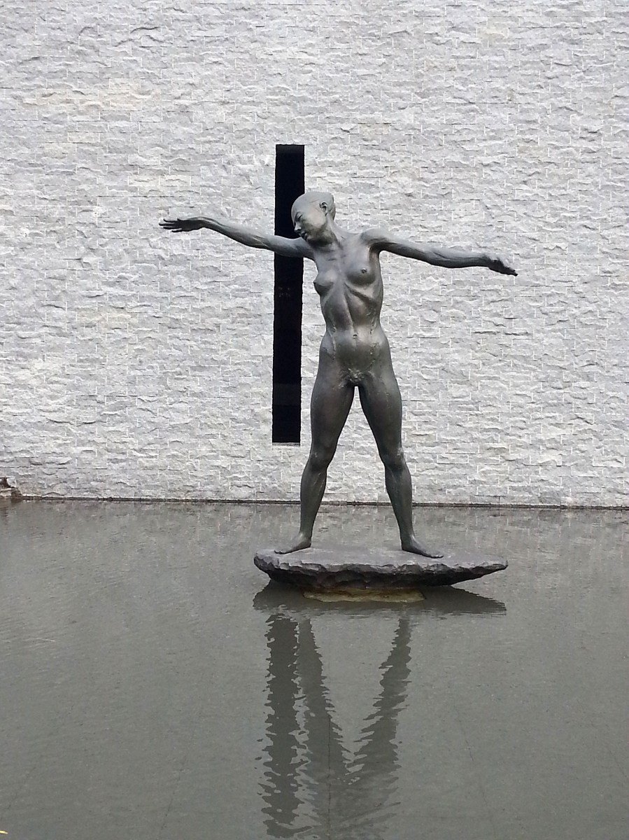 富貴三義館-許維忠之銅雕〝迎風〞銅雕