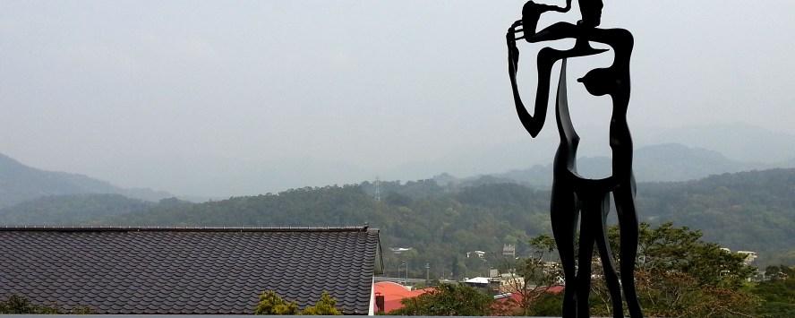 富貴三義館-許維忠之銅雕 〝站立的母女體〞